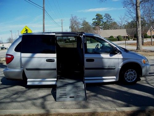 2006 dodge grand caravan se braunability wheel chair handicap van!