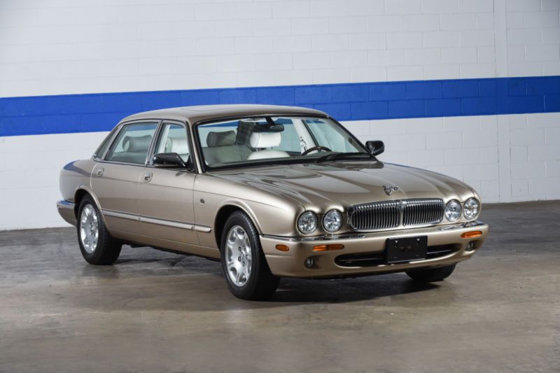 2000 jaguar xj8 vanden plas