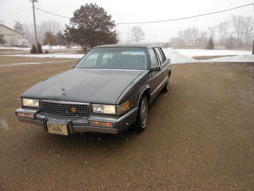 Estate car 1989 deville clean