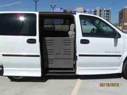 Handicap Wheelchair Van 2008 Chevrolet Uplander Base Mini Cargo Van 4-Door 3.9L, image 17