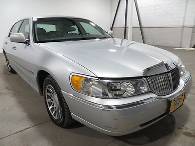 2000 lincoln town car signature series 4.6l v8 rwd heated seats  low  mileage