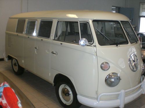 1966 volkswagon_kombi_bus_type 2/transporter/micro/ restored