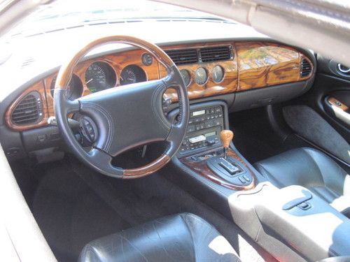 Jaguar xk8 convertible