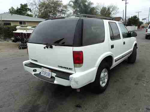 2001 Chevrolet Blazer LS Sport Utility 4-Door 4.3L, NO RESERVE, image 3