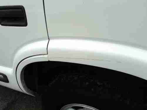 2001 Chevrolet Blazer LS Sport Utility 4-Door 4.3L, NO RESERVE, image 4