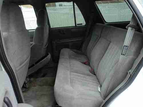 2001 Chevrolet Blazer LS Sport Utility 4-Door 4.3L, NO RESERVE, image 8