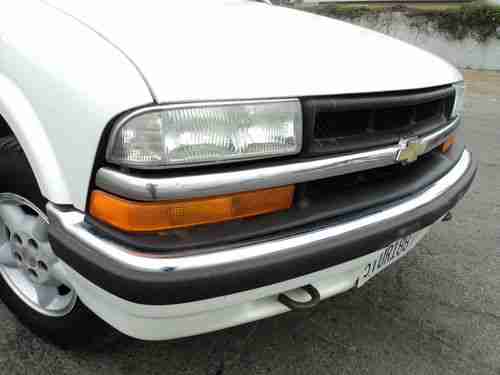 2001 Chevrolet Blazer LS Sport Utility 4-Door 4.3L, NO RESERVE, image 9