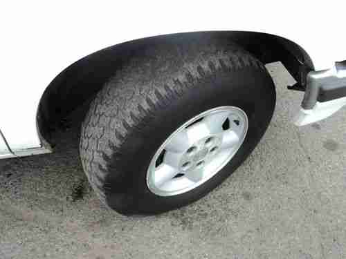 2001 Chevrolet Blazer LS Sport Utility 4-Door 4.3L, NO RESERVE, image 15