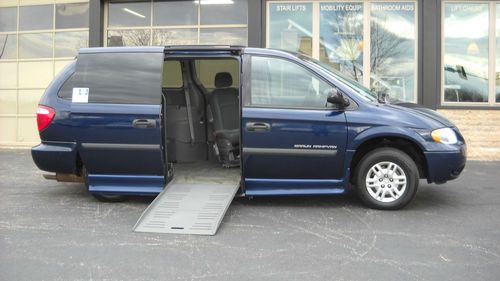 Wheelchair accessible braun rampvan