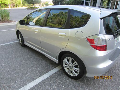 2011 honda fit sport hatchback 4-door 1.5l 5-speed manual