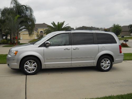 2008 chrysler town and country limited luxury 4.0 silver mini van