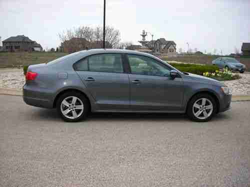 2011 Volkswagen Jetta TDI Sedan 4-Door 2.0L, image 2
