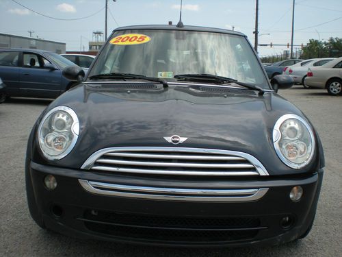 2005 mini cooper base convertible 2-door 1.6l