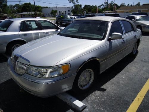 2001 lincoln town car executive =no reserve=