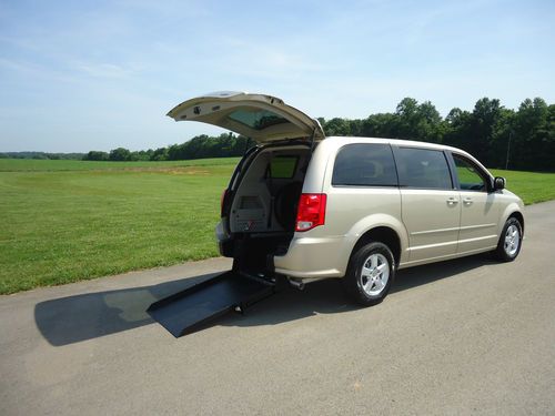 2013 DODGE GRAND CARAVAN WHEELCHAIR/HANDICAP RAMP VAN REAR ENTRY CONVERSION, US $27,200.00, image 2