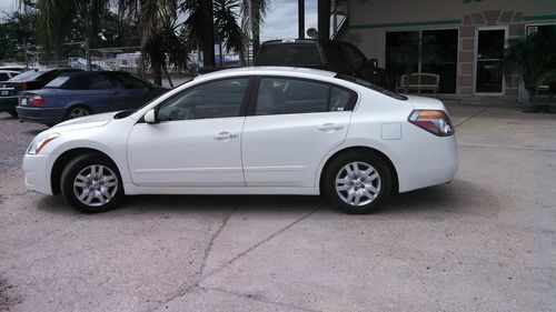 2011 nissan altima - white - good condition - 2.5l 4d sedan