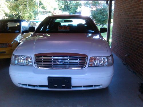 2003 ford crown victoria base sedan 4-door 4.6l p72 not a cop car!!