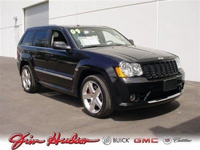 Srt-8  6.1l hemi v8 power, leather, dvd, nav, chrome 20s, rear camera, sunroof