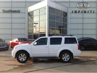 2010 nissan pathfinder se v-6 low miles