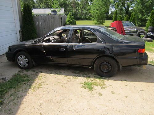 2001 toyota camry  (clean title wrecked)