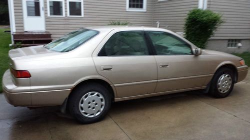 1997 toyota camry le sedan 4-door 2.2l