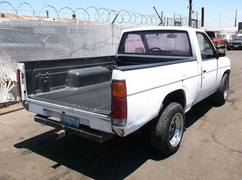 1989 Nissan Pick Up, NO RESERVE, image 2