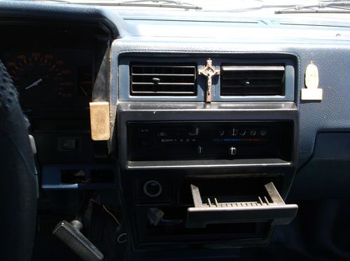 1989 Nissan Pick Up, NO RESERVE, image 4