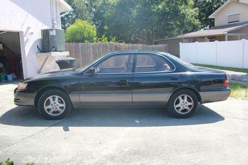 1996 lexus es300 sedan 4-door 3.0l, 1st owner, great condition - low miles!