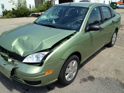 2007 Ford Focus SE Sedan, Power window/locks, Salvage, Damaged, Rebuildable, image 3