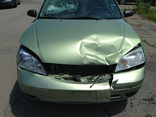 2007 Ford Focus SE Sedan, Power window/locks, Salvage, Damaged, Rebuildable, image 4