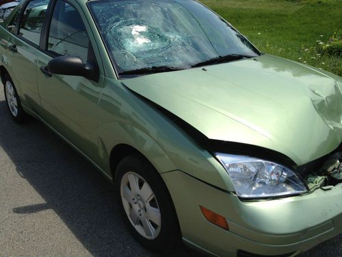 2007 Ford Focus SE Sedan, Power window/locks, Salvage, Damaged, Rebuildable, image 5