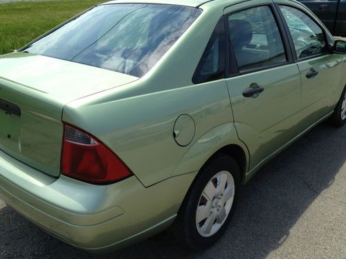 2007 Ford Focus SE Sedan, Power window/locks, Salvage, Damaged, Rebuildable, image 6