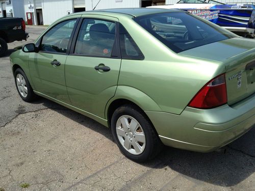 2007 Ford Focus SE Sedan, Power window/locks, Salvage, Damaged, Rebuildable, image 8