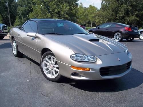 2002 chevrolet camaro --3928 miles--