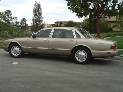 Jaguar vanden plas 1999, champagne color, great condition