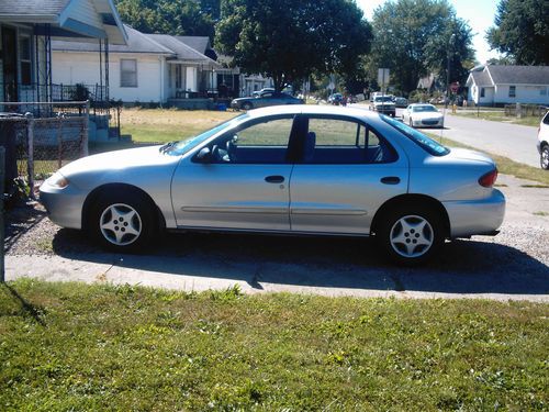 2004 chevrolet cavalier base sedan 4-door 2.2l