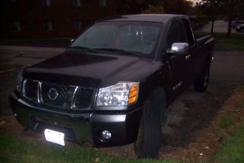 2005 nissan titan 5.6l se extended cab 4-door