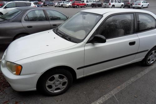 2001 hyundai accent hatchback 3-door 1.5l, white, no keys, no clue