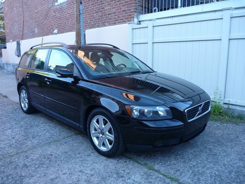 Volvo 05 v50 t5 wagon- auto, p/sunroof, lthr 111k nice! cd, no reserve!