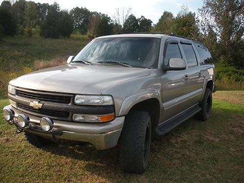 The burb! ready for winter hunting, fishing or soccer 2000 chevy suburban!!!