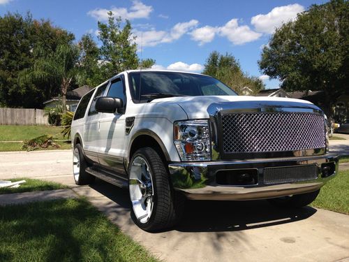 Custom ford excursion w/2010 facelift and 24' rims with new tires