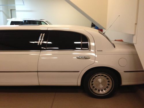2000 Lincoln 8-passenger Limousine. Beautiful Condition, US $14,500.00, image 2