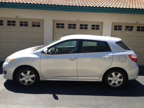 2009 toyota matrix 4-door silver extra warranty