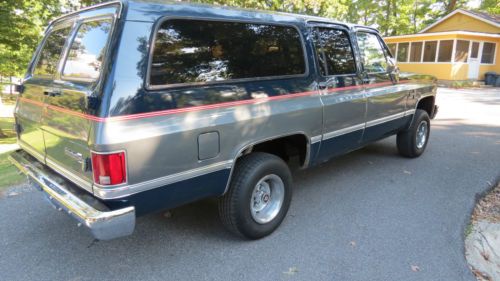 1987 Chevrolet Suburban 4x4, image 3