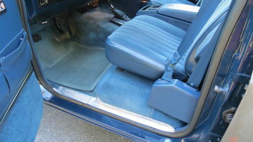 1987 Chevrolet Suburban 4x4, image 9