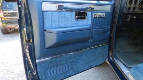 1987 Chevrolet Suburban 4x4, image 10