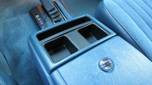 1987 Chevrolet Suburban 4x4, image 11