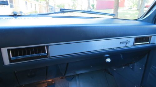 1987 Chevrolet Suburban 4x4, image 15