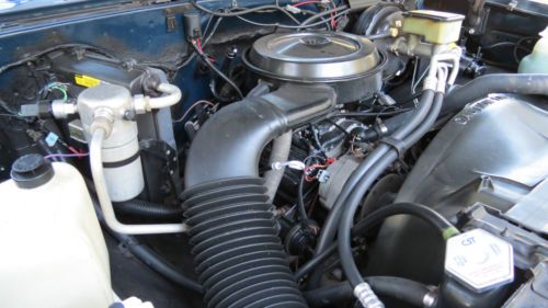 1987 Chevrolet Suburban 4x4, image 17