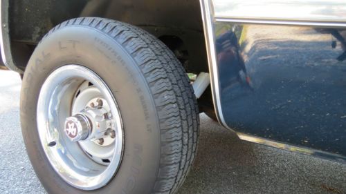 1987 Chevrolet Suburban 4x4, image 23